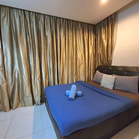 Regalia Suites With Infinity Pool Klcc By Staycation Homes Kuala Lumpur Extérieur photo