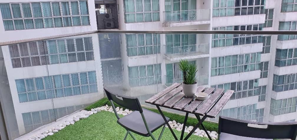 Regalia Suites With Infinity Pool Klcc By Staycation Homes Kuala Lumpur Extérieur photo