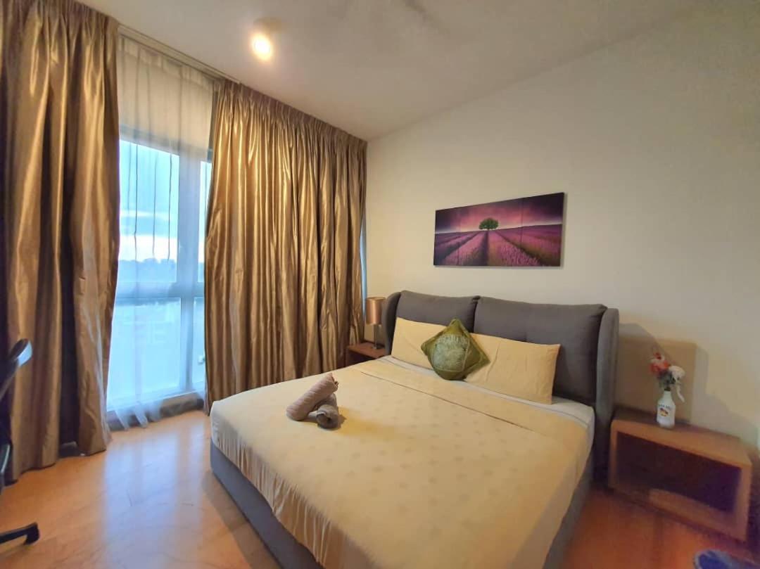 Regalia Suites With Infinity Pool Klcc By Staycation Homes Kuala Lumpur Extérieur photo