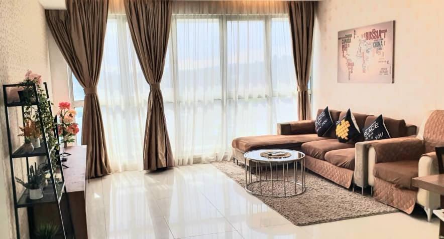 Regalia Suites With Infinity Pool Klcc By Staycation Homes Kuala Lumpur Extérieur photo