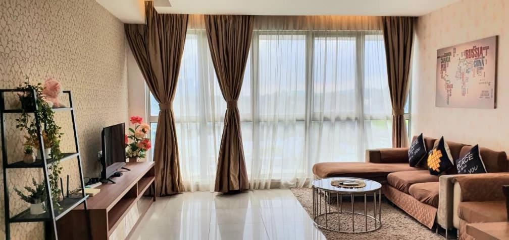 Regalia Suites With Infinity Pool Klcc By Staycation Homes Kuala Lumpur Extérieur photo