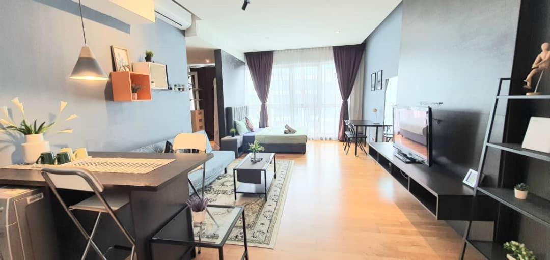 Regalia Suites With Infinity Pool Klcc By Staycation Homes Kuala Lumpur Extérieur photo
