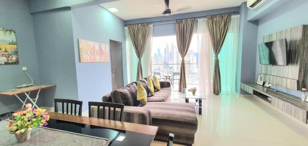 Regalia Suites With Infinity Pool Klcc By Staycation Homes Kuala Lumpur Extérieur photo