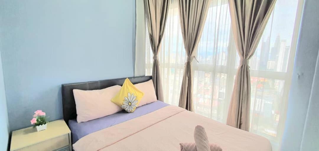 Regalia Suites With Infinity Pool Klcc By Staycation Homes Kuala Lumpur Extérieur photo