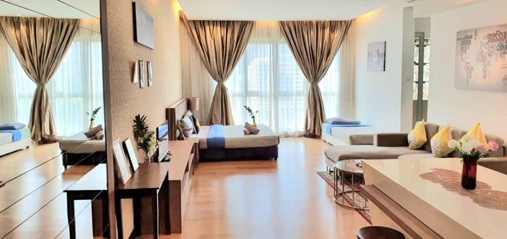 Regalia Suites With Infinity Pool Klcc By Staycation Homes Kuala Lumpur Extérieur photo