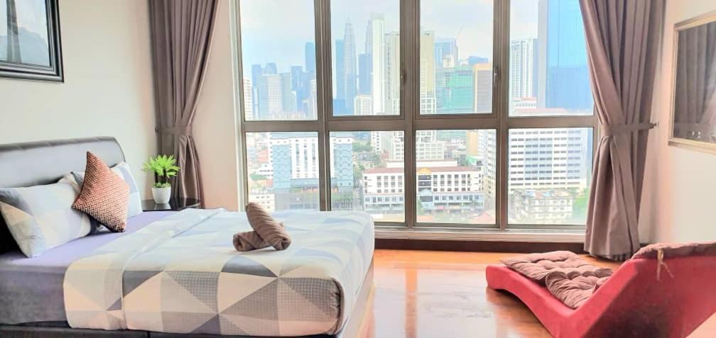 Regalia Suites With Infinity Pool Klcc By Staycation Homes Kuala Lumpur Extérieur photo